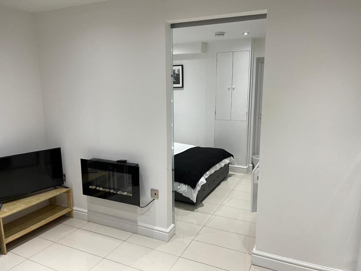Modern 1 Bedroom Holiday Apartment In Southminster Exterior foto